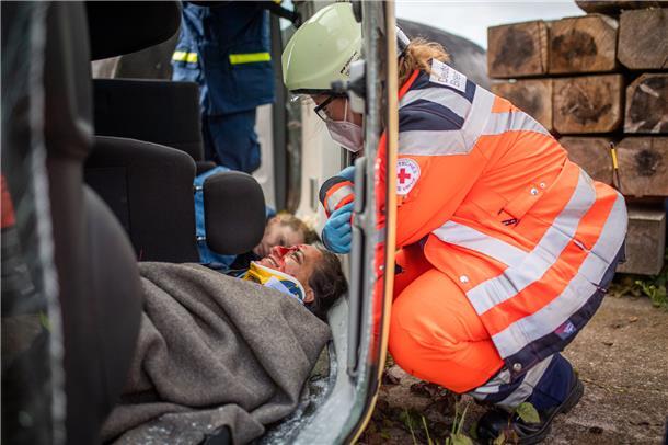 Bei der Großübung in Bremerhaven hatten die Einsatzkräfte alle Hände voll zu tun...