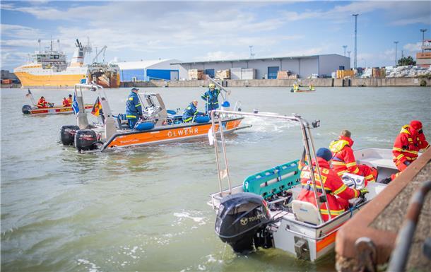 Bei der Großübung in Bremerhaven hatten die Einsatzkräfte alle Hände voll zu tun...