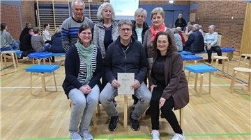 Bei der Jahreshauptversammlung wurden verdiente Mitglieder geehrt (hintere Reihe von links): Artur Boburka, Karin Dohrmann, Christa Henke und Bärbel Gerdes.Vorne, von links: die neue Frauenturnwartin Alexandra Büsing, Sven Jacobs und die Vorsitzende Tanja Büsing.
