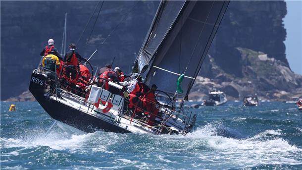 Bei der Segel-Regatta Sydney-Hobart gab es den Veranstaltern zufolge zwei Todesfälle.