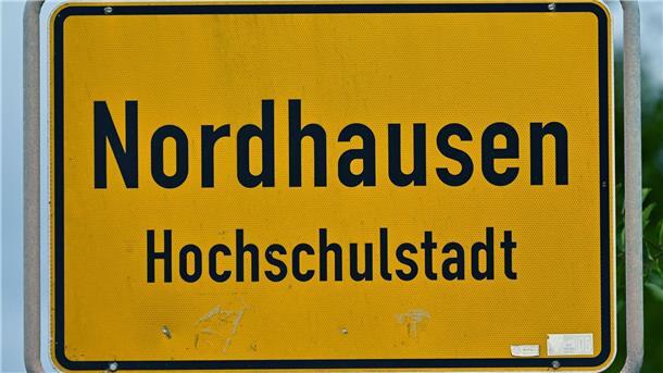 Bei der Stichwahl in Nordhausen können sich die Wählerinnen und Wähler zwischen AfD-Kandidat Jörg Prophet und dem parteilosen Amtsinhaber Kai Buchmann entscheiden.