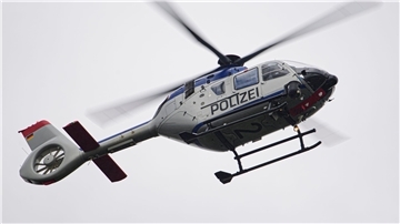 Bei der Suche nach den Einbrechern kam auch ein Polizeihubschrauber zum Einsatz - allerdings ohne Erfolg.