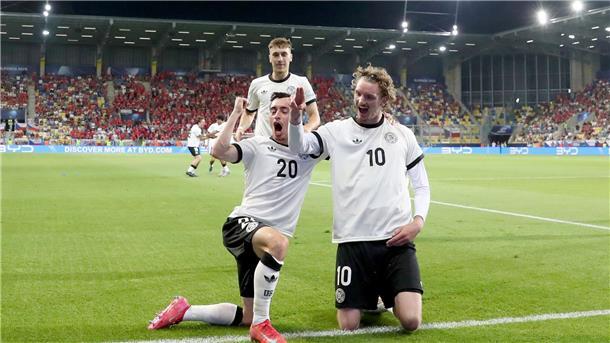 Woltemades irrer Sommer: Rückkehr nach Bratislava Bei der U21-EM jubelten Woltemade und Nebel zusammen im DFB-Trikot.