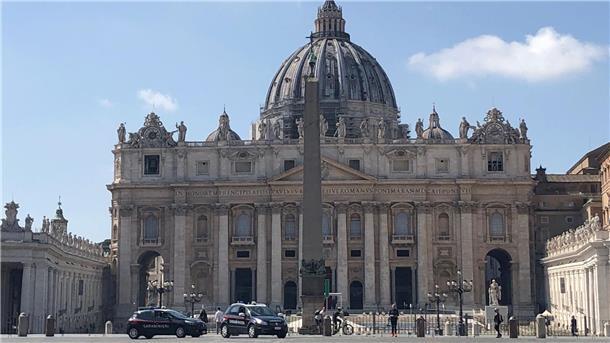 Bei der Weltsynode im Vatikan debattieren Geistliche und Nicht-Kleriker über Mitbestimmung und einen anderen Umgang in der Kirche.