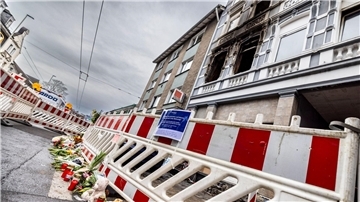 Bei einem Brand in einem Haus in Solingen sind vier Menschen ums Leben gekommen.