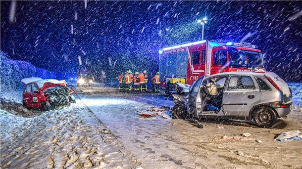 Wintereinbruch bringt den Verkehr ins Schleudern Bei einem Frontalzusammenstoß auf schneeglatter Straße ist ein 71 Jahre alter Mann im Landkreis Schwäbisch Hall ums Leben gekommen.