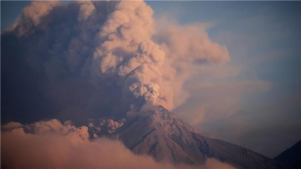 Vulkan in Guatemala stößt kilometerhohe Aschewolke aus Bei einem großen Ausbruch des Feuervulkans im Jahr 2018 kamen mindestens 200 Menschen ums Leben.