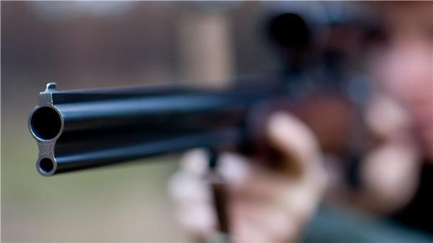 Kugel von entferntem Hochsitz trifft Jäger tödlich Bei einem Jagdunfall in Mecklenburg-Vorpommern ist ein 48-Jähriger ums Leben gekommen. (Symbolbild)