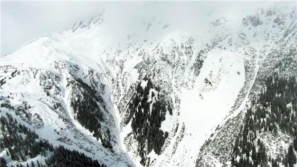 Bei einem Lawinenabgang in Österreich ist ein Wanderer ums Leben gekommen (Symbolbild).