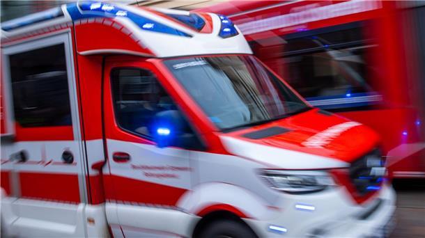 Sekundenschlaf beim Überholen - zwei Menschen verletzt Bei einem Unfall auf der A1 bei Osnabrück wurden zwei Menschen verletzt, einer davon schwer. (Symbolbild)
