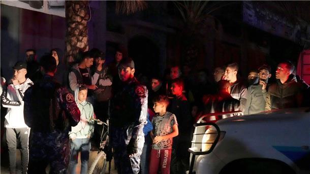 Bei einem Wohnhausbrand in einem Flüchtlingslager im Gazastreifen sind mehr als 20 Menschen ums Leben gekommen.