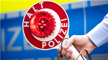 Bei einer Kontrolle im Zug zeigte ein Bremerhavener eine Pistole statt sein Ticket vor.