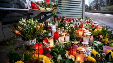Bei einer Messerattacke in einem Regionalzug von Kiel nach Hamburg wurden am 25.01.2023 in Brokstedt zwei junge Menschen getötet und fünf verletzt.