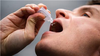 Bei einer Reisebüro-Kette kann man in Bremerhaven und dem Cuxland einen PCR-Test zum Gurgeln bestellen.