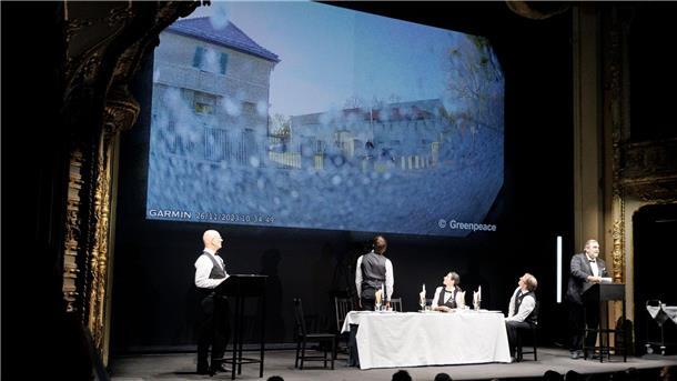Bei einer szenischen Lesung auf der Bühne des Berliner Ensemble präsentiert Correctiv Details zu einem Treffen von AfD-Politikern, Rechtsextremisten und Unternehmern.