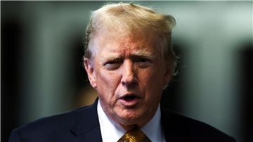 Bei einer Verurteilung droht Trump eine Geldstrafe oder eine mehrjährige Freiheitsstrafe, die auch zur Bewährung ausgesetzt werden könnte.