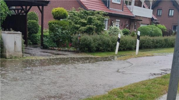 Ostlandstraße unter Wasser: Anwohner sauer über Überschwemmung Bei Starkregen steht die Ostlandstraße in Hagen sofort unter Wasser.