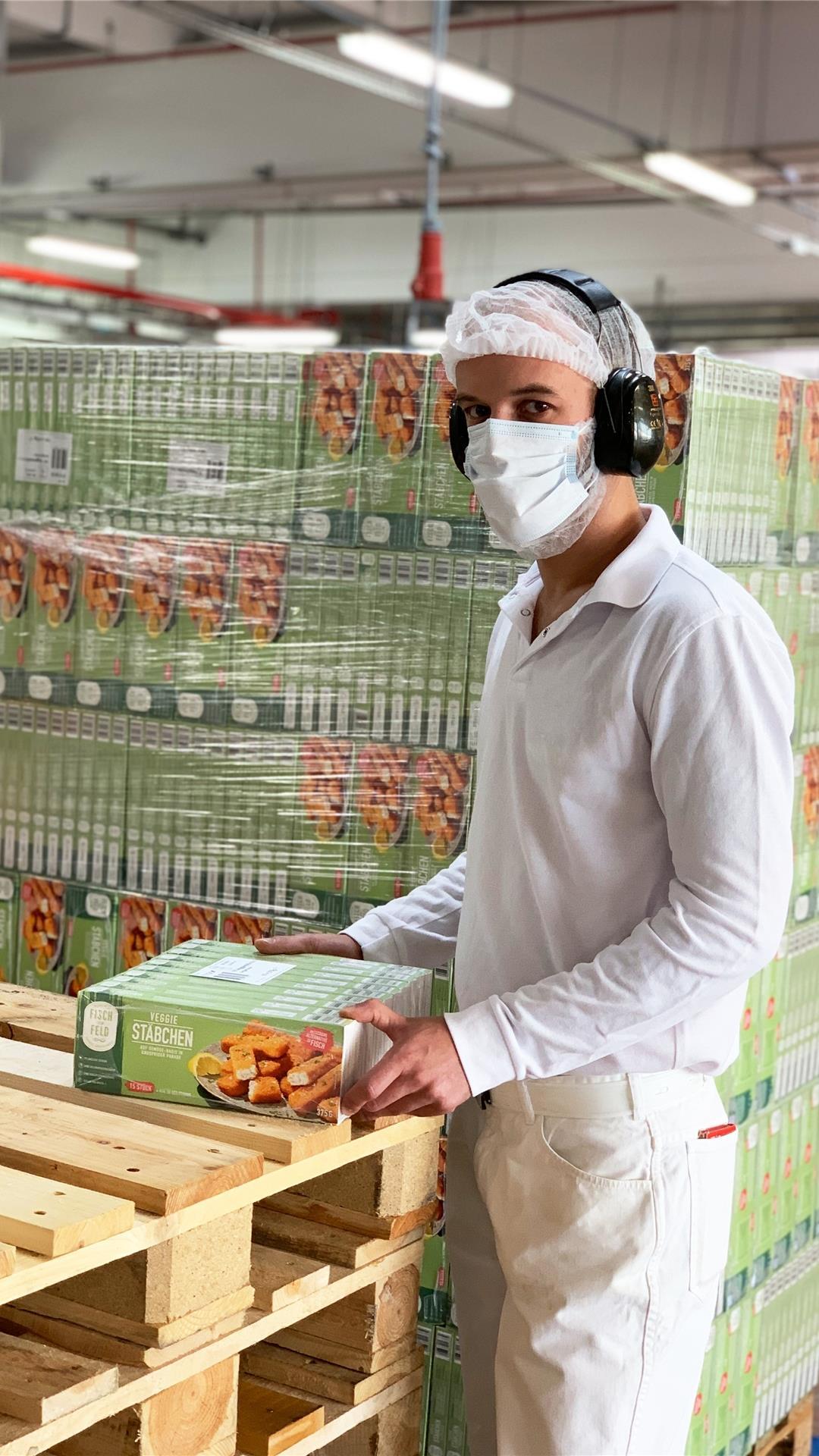 Bei Frosta in Bremerhaven sind am Montag vegane Fischprodukte vom Band gelaufen. Backfisch, Stäbchen und Fischburger erweitern das Sortiment von Frosta.