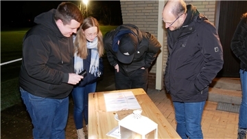 Bei Glühwein und Punsch konnten sich die Besucher beim Zukunftsabend des TSV Timke über die Vorstandsarbeit informieren, deren Inhalte auf großen Zetteln aufgeschrieben war.