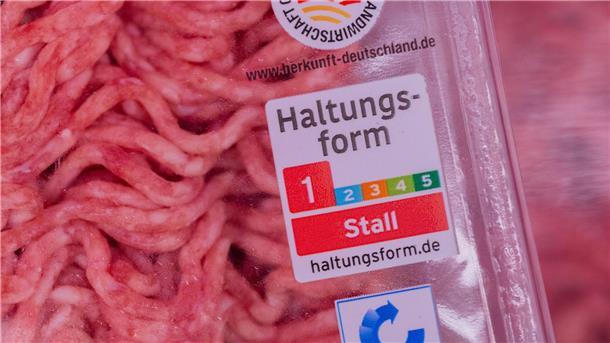 Handelsketten nehmen Abschied vom Billigfleisch Bei Haltungsform 1 gelten die gesetzlichen Mindestanforderungen. (Archivbild)