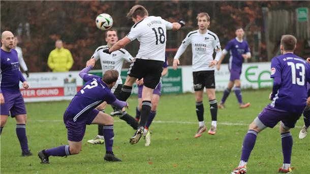 Bei ihrem Gastspiel in der Kreisstadt werden Marius Schönfeld (Nr. 18) und seine Mitspiele in der Offensive ihre Chancen konsequent nutzen müssen.