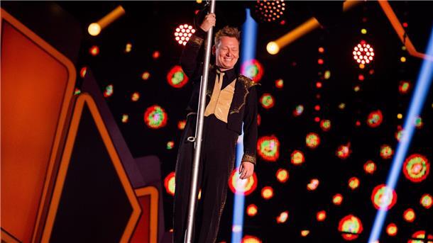 Victoria Swarovski und „Knossi“ moderieren „Das Supertalent“ Bei „Let’s Dance“ tanzte sich „Knossi“ in die Herzen der Zuschauer.