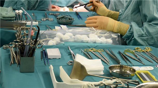 Organspende wird reformiert - Wie zu mehr Nieren? Bei Nierentransplantationen soll eine Gesetzesänderung für mehr Spenden sorgen. (Archivbild)