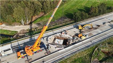 Bei Nordholz wird ein neuer Grabendurchlass unter der A27 errichtet. Die Strecke wurde durch die einspurige Verkehrsführung stark in Mitleidenschaft gezogen und muss daher im Oktober wochenlang voll gesperrt werden. 
