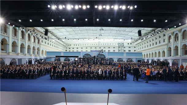 Bei Putins Rede zur Lage der Nation waren auch Vertreter von Kultur und Religion sowie Militärs, darunter auch Soldaten aus dem Kriegsgebiet, anwesend.