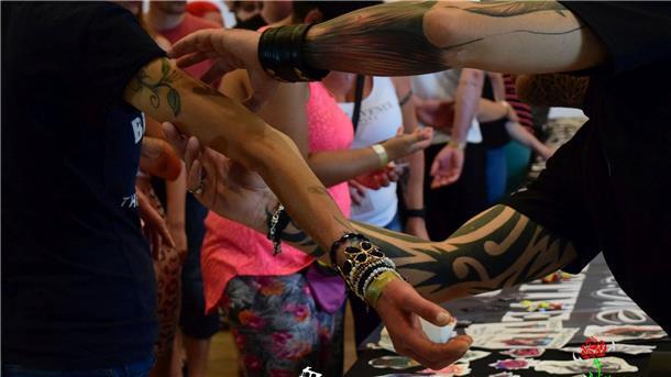 5. Bremerhavener Tattoo Weekend bringt kreative Körperkunst ins Apollo Beim 5. Bremerhavener Tattoo Weekend im Apollo setzen internationale Künstler kreative Tattooideen um und machen das Event zu einem Treffpunkt der Szene.