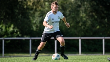 Beim Auswärtsspiel in Riede erzielte Marius Schönfeld schon nach drei Minuten das 1:0 für die SV Ippensen/Wohnste.
