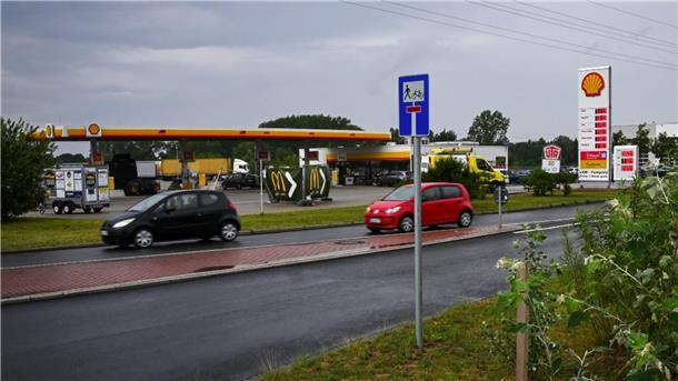 „Das ist eine Katastrophe“: Tankstellen-Betreiber verärgert über Brückensperrung Beim Autohof Wulsdorf rechnet man wegen des Abrisses der Autobahnbrücke mit deutlich weniger Gästen.