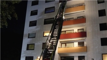 Beim „Brand" im 6. Stock eines Hochhauses am Langener Heideweg kam die große Drehleiter der Langener Ortswehr zum Einsatz.
