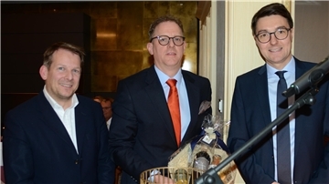 Fraktionschef Thiemo Röhler, Rhenus-Geschäftsführer Michael de Reese und der Stadtverbandsvorsitzende Christoph Frauenpreiß beim Martinsgansessen der CDU
