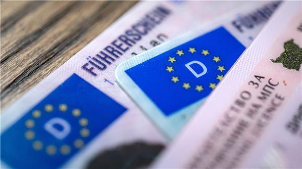 EU-Parlament stimmt für neue Führerscheinregeln Beim Führerschein steht eine EU-weite Reform an. (Symbolbild)