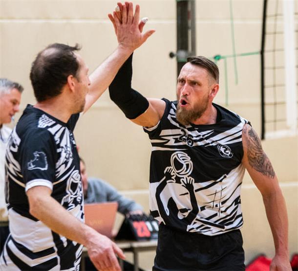 TuS Zeven triumphiert nach packendem Fünfsatz-Duell gegen Wilstedt Beim glatten 3:0-Sieg gegen Adendorf hatten die Zevener Volleyballer genug Anlass, gelungene Aktionen zu feiern.