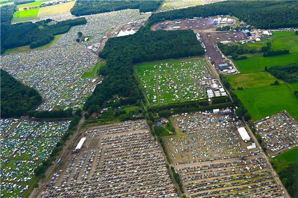 Beim Hurricane hält der Veranstalter große Parkflächen vor - dafür sollen die Fans in Zukunft zahlen.