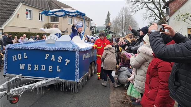 Die schönsten Fotos vom Karneval in Wehdel: Was für ein bunter Umzugstrubel Beim Karneval in Wehdel heißt es „Hol Fast Wehdel“