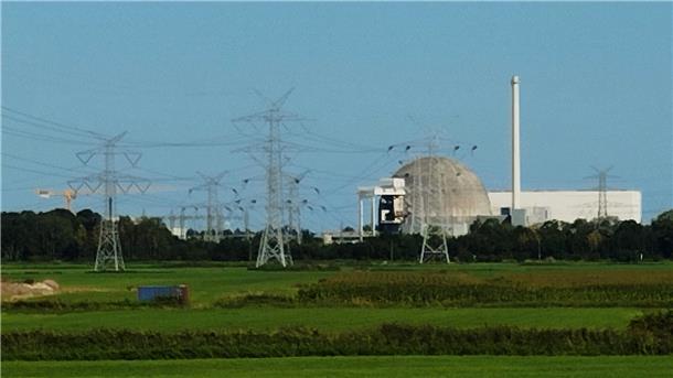 Das Foto zeigt das stillgelegte Kernkraftwerk Unterweser in Kleinensiel (Landkreis Wesermarsch).