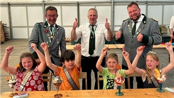 Beim Kinderschützenfest Beverstedt herrschte tolle Stimmung. Die neuen Kindermajestäten waren stolz auf ihren Erfolg.