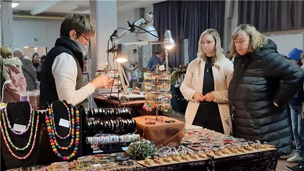 So lief die Messe Kunst und Hobby in Rodenkirchen Messestand mit Schmuck