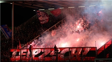 Nach medizinischem Notfall: Leipzig-Fan in Cottbus gestorben Beim Pokalspiel in Cottbus ist ein Leipziger Fan nach einem medizinischen Notfall gestorben.