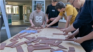 Beim Puzzle mit Klinkersteinen ist auch Köpfchen gefragt. Die Firma Riepshoff Bau demonstrierte dies an ihrem Stand.