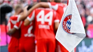 Beim Spiel zwischen dem FC Bayern und dem Hamburger SV gab es in der zweiten Hälfte zwei Notfälle unter Fans.
