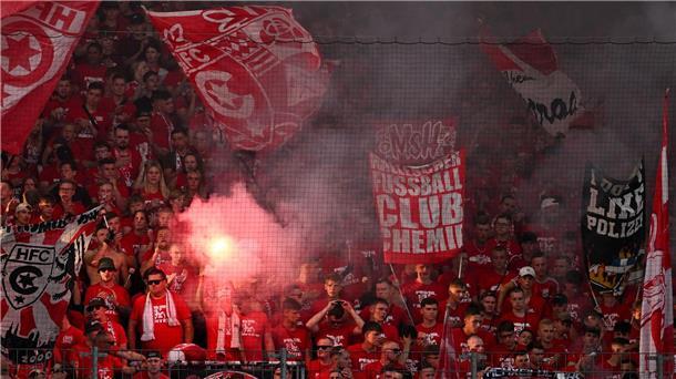 Hallescher FC verurteilt Gewalt beim Spiel gegen Chemie Beim Spiel zwischen dem Halleschen FC und Chemie Leipzig kam es zu gewalttätigen Auseinandersetzungen. (Archivbild)