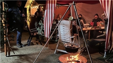 Beim „Tettenser Winterzauber“ machten es sich die Dorfbewohner gemütlich.