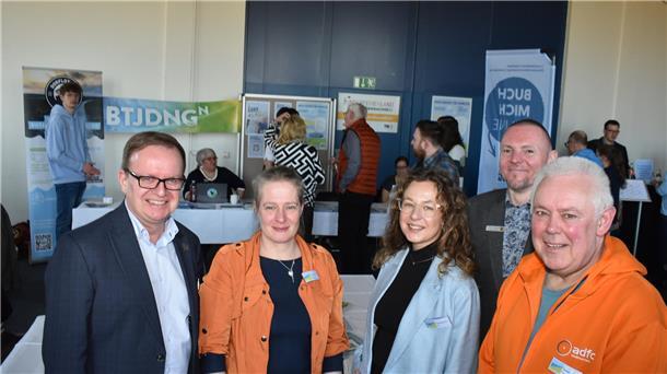 Warum es in Butjadingen keine Zonen für die Kurabgabe gibt Gruppenfoto bei Veranstaltung