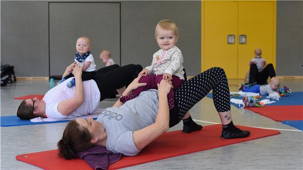 Beim TSV Loxstedt gibt es einen Mami-Fitness-Kursus. Die Anforderungen wachsen mit den Kindern.