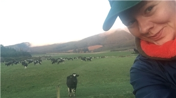 Beke Ostendorf hat bei ihrem Praktikum auf einer Farm in Neuseeland mehr als 600 Kühe versorgt.