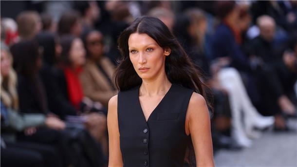 Bella Hadid, Model aus den USA, auf den Pret-a-porter-Schauen in Paris 2022. Momentan ist sie auf keinem Laufsteg mehr zu sehen.